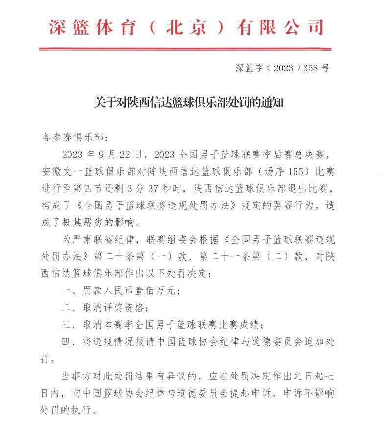 一边是艾什莉言语间的刻意闪躲，另一边是茜的犀利吐槽，三人的关系在狭小密闭的空间里发生微妙变化